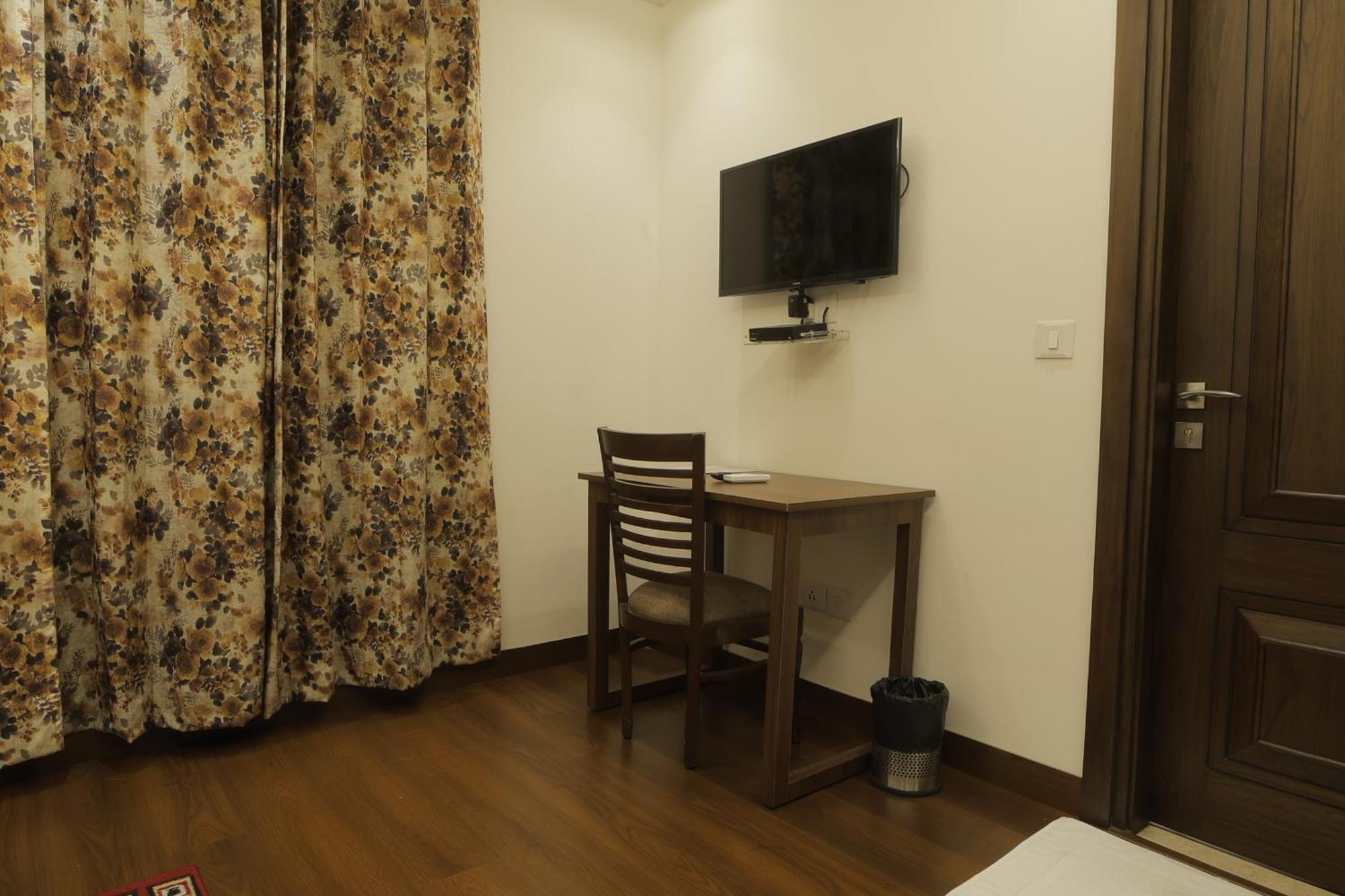 Under My Roof Superio Bed & Breakfast New Delhi Ngoại thất bức ảnh
