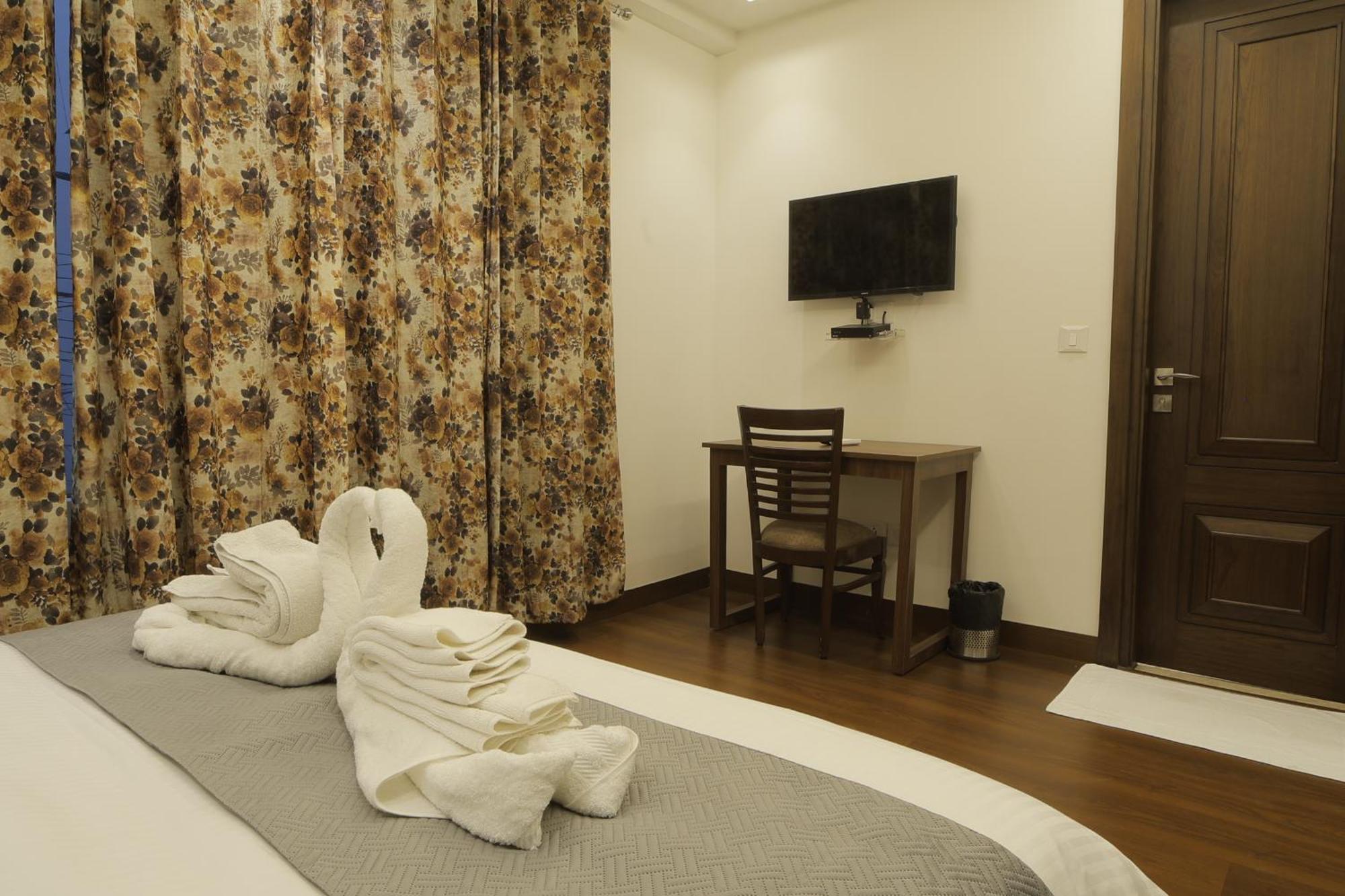 Under My Roof Superio Bed & Breakfast New Delhi Ngoại thất bức ảnh